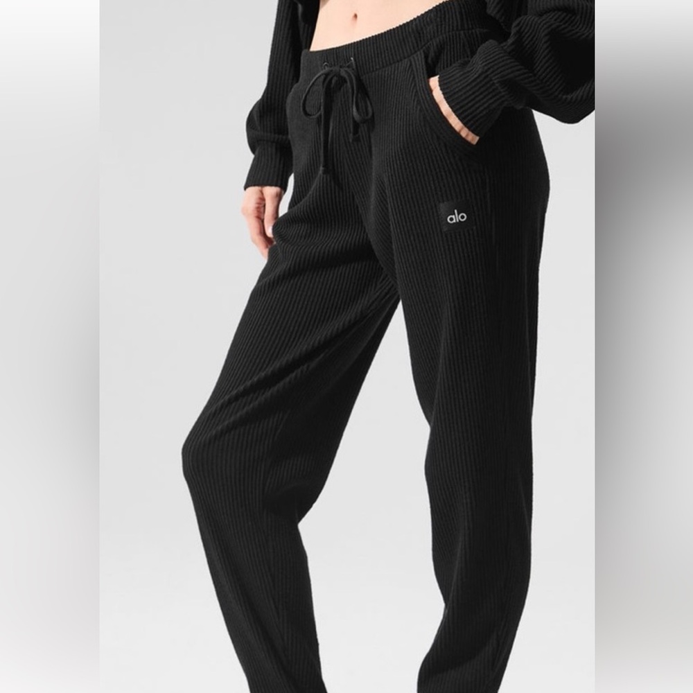 Alo Yoga Muse sweatpant size L